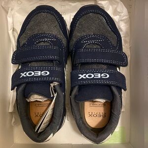 Toddler boy size 10 Geox Pavel sneakers in Navy